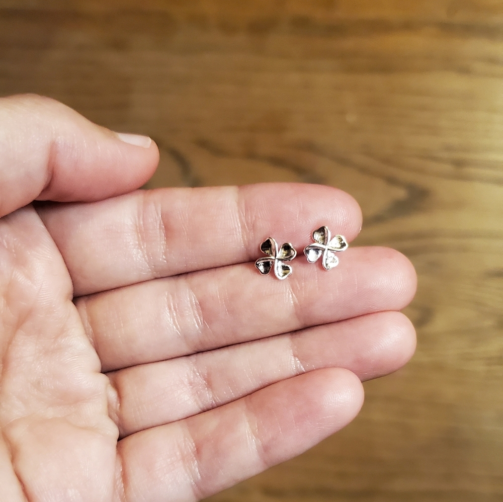 NWOT 925 Sterling Silver Four Leaf Clover Studs - Picture 2 of 6